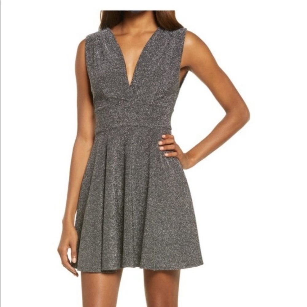 Fraiche by J Black & Silver Shimmer V Neck
Dress Size Large 👗 NWT Party Prom